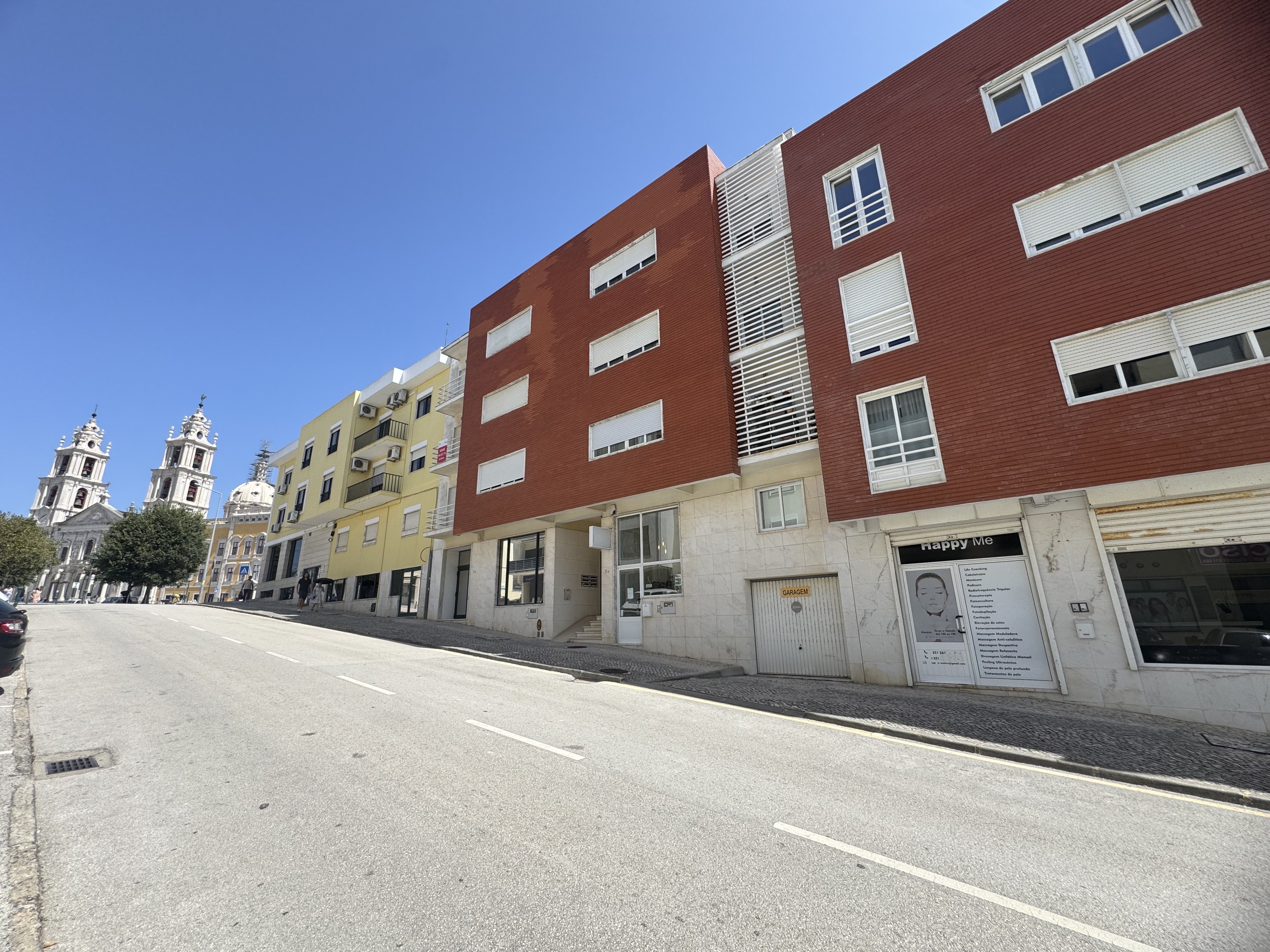 Apartamento T2 com 75m2, lugar de parqueamento coberto e arrecadação a dois passos do Convento